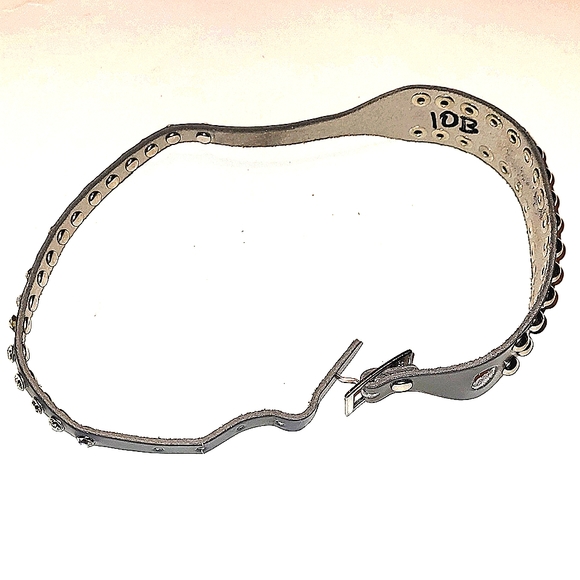 Set of 2 leather rhinstone and stud bracelets slightly blimished - Picture 6 of 6